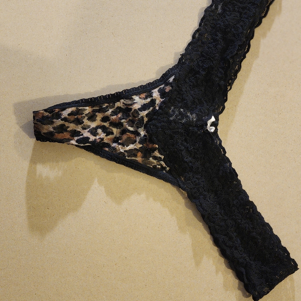 Elegant Black and Leopard Print Lace Panty